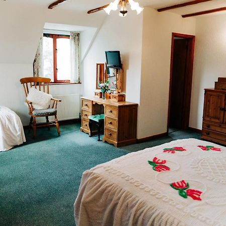 The Farmhouse Lochmeyler Llandeloy ภายนอก รูปภาพ