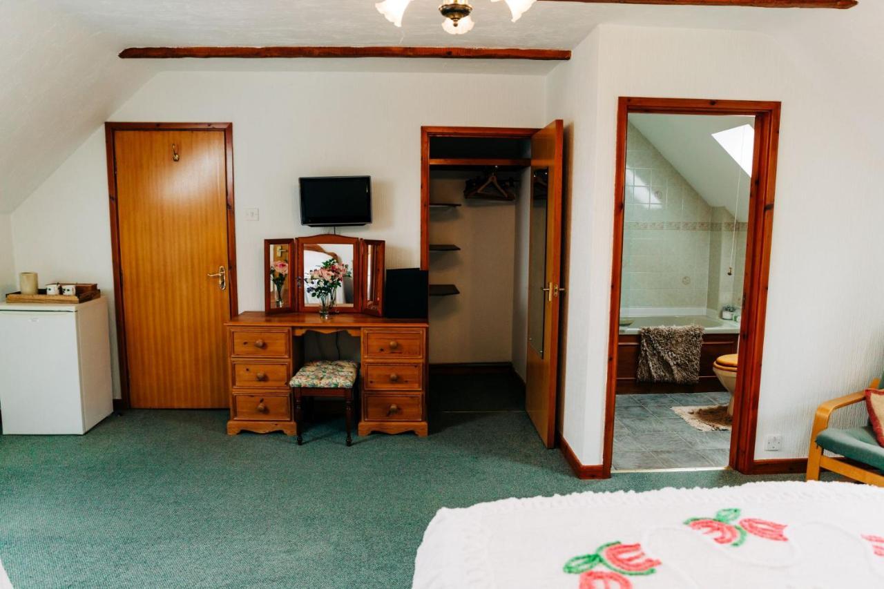 The Farmhouse Lochmeyler Llandeloy ภายนอก รูปภาพ